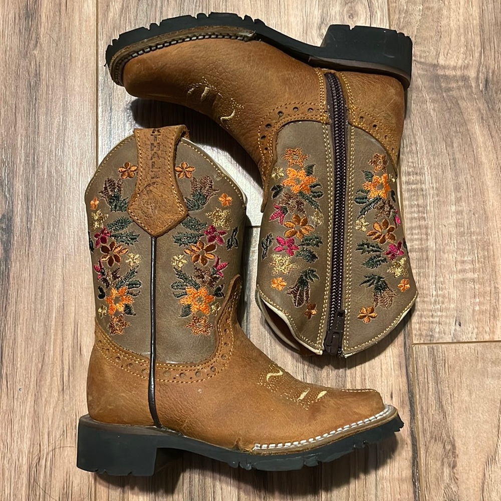Verthali exotic boots size 8 in little girl did not fit and only tried on